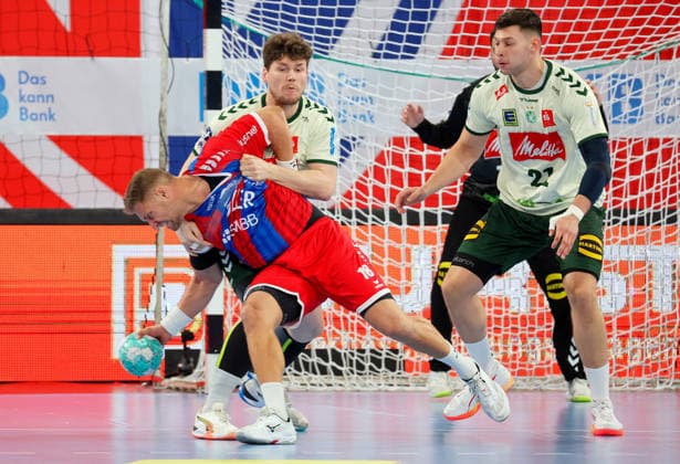 23.09.2026, Deutschland, Bietigheim, Handball DHB-Pokal, Saison 2026 2027 SG BBM Bietigheim vs. GWD Minden, v.l. Fabian Wiederstein (BBM), Philipp Vorlicek-Michalctik (GWD), Mika Laurin Sajenev (GWD)