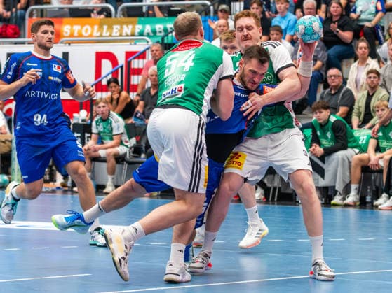 Merlin Fuss (HBW Balingen-Weilstetten 13), Justus Fischer (TSV Hannover-Burgdorf 54), Lukas Stutzke (TSV Hannover-Burgdorf 39), HBW Balingen-Weilstetten vs. TSV Hannover-Burgdorf, Handball, DHB-Pokal, 2. Runde, Saison 2026 2027, 23.09.2026, HBW Balingen-Weilstetten vs. TSV Hannover-Burgdorf, Handball, DHB-Pokal, 2. Runde, Saison 2026 2027, 23.09.2026 Balingen Copyright: xEibner-Pressefoto FlorianxSchustx EP_FSU