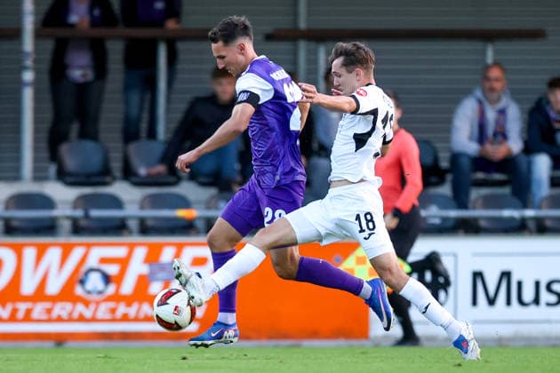 2026.09.23, xkwix, Fußball, Testspiel, SC Wiedenbrück - VfL Osnabrück, Jahnstadion, Testspiel, Saison 2026 2027: Konrad Faber (VfL Osnabrueck 28) im Zweikampf gegen Timo Arnold Kondziella (SC Wiedenbrueck 18) DFB regulations prohibit any use of photographs as image sequences and or quasi-video. Photo: xKamilxWilkowskixPressefotoKochx Nordrhein-Westfalen Deutschland