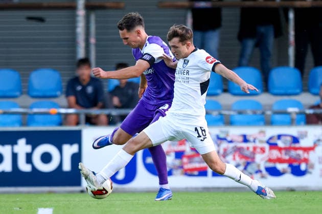 2026.09.23, xkwix, Fußball, Testspiel, SC Wiedenbrück - VfL Osnabrück, Jahnstadion, Testspiel, Saison 2026 2027: Konrad Faber (VfL Osnabrueck 28) im Zweikampf gegen Timo Arnold Kondziella (SC Wiedenbrueck 18) DFB regulations prohibit any use of photographs as image sequences and or quasi-video. Photo: xKamilxWilkowskixPressefotoKochx Nordrhein-Westfalen Deutschland