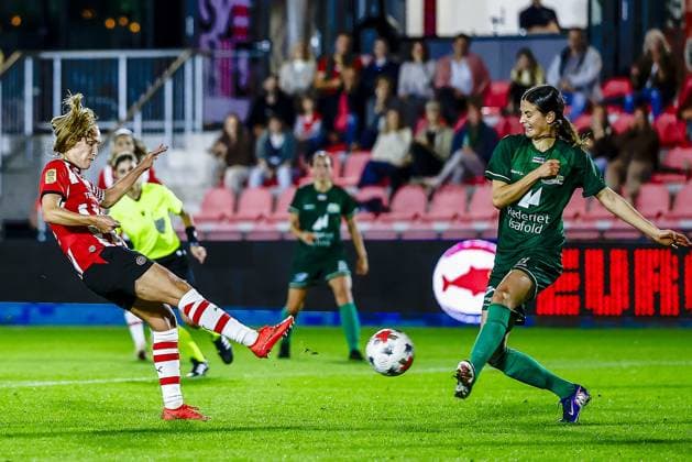 EINDHOVEN , 23-09-2026 , Ten Cate stadium De Herdgang , season 2026 2027 , UEFA Women™s Europa Cup , football , match between PSV and Fortuna Hjorring , picture shows PSV player Janice Cayman , Fortuna Hjorring player Signe Carstens PSV - Fortuna Hjorring  x207464144x Copyright: