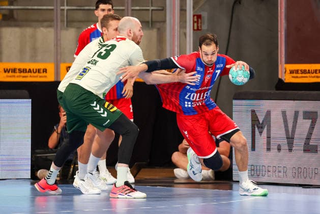23.09.2026, Deutschland, Bietigheim, Handball DHB-Pokal, Saison 2026 2027 SG BBM Bietigheim vs. GWD Minden, v.l. Ian Weber (GWD), Dominik Claus (BBM)