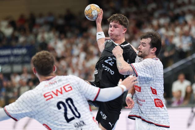 TV Hüttenberg - THW Kiel, DHB-Pokal Rasmus Ankermann (THW Kiel, 22) gegen Leif Haack (TV Hüttenberg, 20) und Hendrik Schreiber (TV Hüttenberg, 51). DHB-Pokalspiel der 2. Runde zwischen dem TV Hüttenberg und dem THW Kiel am 23. September 2026 in der Buderus-Arena in Wetzlar., Wetzlar Hessen Deutschland Buderus-Arena