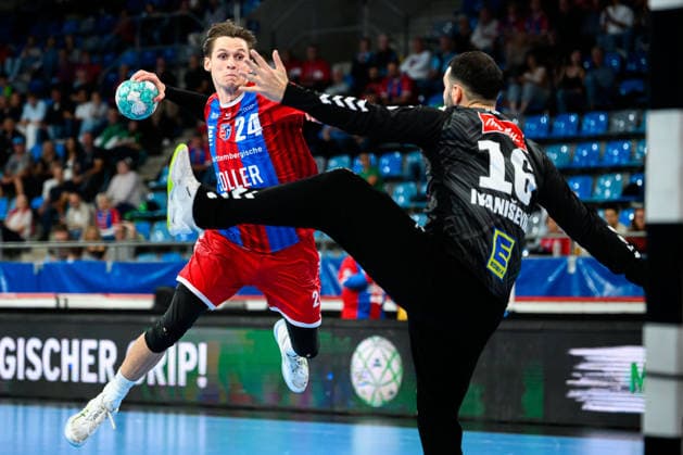 Bietigheim: HBL - 26 27 - DHB-Pokal - SG BBM Bietigheim - GWD Minden Maxim Orlov (Bietigheim), Tibor Ivanisevic (Minden) Bietigheim-Bissingen Egetrans Arena Baden-Württemberg Deutschland