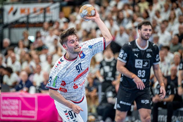 DHB Pokal; TV Hüttenberg - THW Kiel, 23.09.26 David Kuntscher (TV Hüttenberg, 97), Veron Nacinovic (THW Kiel, 93) DHB Pokal; TV Hüttenberg - THW Kiel: Wetzlar, 23.09.26 Copyright: xBEAUTIFULxSPORTS Roeczeyx