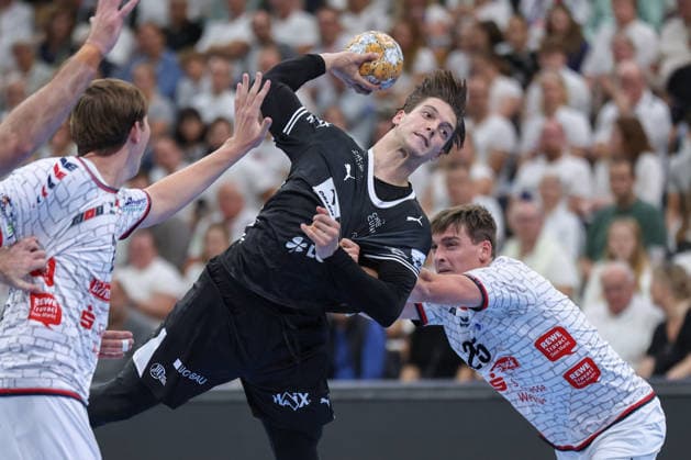 TV Hüttenberg - THW Kiel, DHB-Pokal Domen Makuc (THW Kiel, 35) gegen Torsten Anselm (TV Hüttenberg, 25). DHB-Pokalspiel der 2. Runde zwischen dem TV Hüttenberg und dem THW Kiel am 23. September 2026 in der Buderus-Arena in Wetzlar., Wetzlar Hessen Deutschland Buderus-Arena