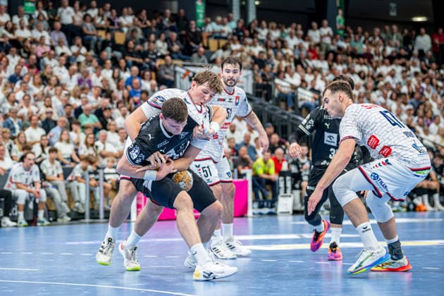 DHB Pokal; TV Hüttenberg - THW Kiel, 23.09.26 Lukas Laube (THW Kiel, 20), Julius Gümbel (TV Hüttenberg, 21), Hendrik Schreiber (TV Hüttenberg, 51), Danil Dyatlov (TV Hüttenberg, 47) DHB Pokal; TV Hüttenberg - THW Kiel: Wetzlar, 23.09.26 Copyright: xBEAUTIFULxSPORTS Roeczeyx