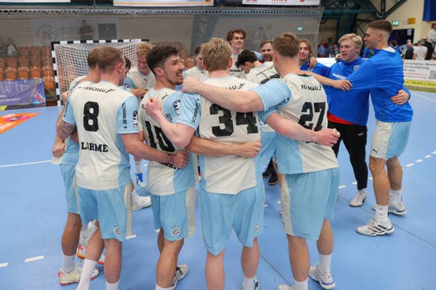 23.09.2026, xtgx, DHB-Pokal 2. Runde, Dessau-Rosslauer HV 06 - VfL Gummersbach emspor, v.l. Gummersbach Jubel ueber den Sieg, Jubel nach Spielende Dessau