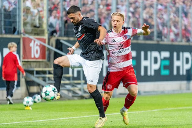 Wassim Jabri (Schwarz-Weiss 09 36 Oberhausen-Alstaden, 11) im Zweikampf mit Andreas Mueller (Fortuna Düsseldorf, 06) Fortuna Duesseldorf vs. Schwarz-Weiss Alstaden, Fussball, Niederrheinpokal, 2.Runde, Saison 2026 27, 23.09.2026, DFL REGULATIONS PROHIBIT ANY USE OF PHOTOGRAPHS AS IMAGE SEQUENCES AND OR QUASI-VIDEO, Fortuna Duesseldorf vs. Schwarz-Weiss Alstaden, Fussball, Niederrheinpokal, 2.Runde, Saison 2026 27, 23.09.2026 Düsseldorf Copyright: xEibner-Pressefoto LukasxBaldygax EP_LBA
