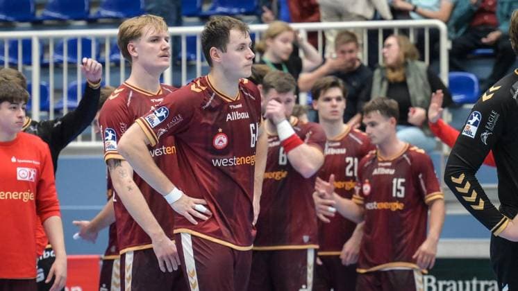 Essen: Tusem Essen - 1. VfL Potsdam ** NUR FÜR REDAKTIONELLE ZWECKE ** EDITORIAL USE ONLY **<p>Nach dem Spiel Tusem Essen (rot) gegen 1. VfL Potsdam (weiss) am Mittwoch, den 23. September 2026, in der Sporthalle Am Hallo in Essen. Deutschland NRW Essen Copyright: UwexErnst