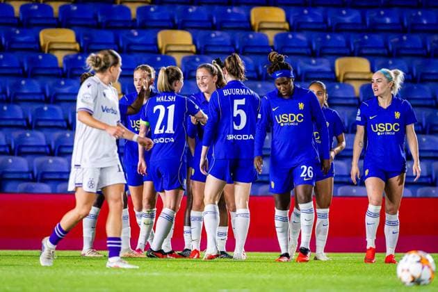SOCCER - WCL, Chelsea vs A.Wien LONDON,ENGLAND,23.SEP.26 - SOCCER - UEFA Women s Champions League, Chelsea FC vs FK Austria Wien. Image shows the disappointment of Verena Hanshaw (A.Wien) and the rejoicing of Wieke Kaptein, with Keira Walsh, Veerle Buurman and Veerle Buurman (Chelsea).  GEPAxpictures xKevinxHackner