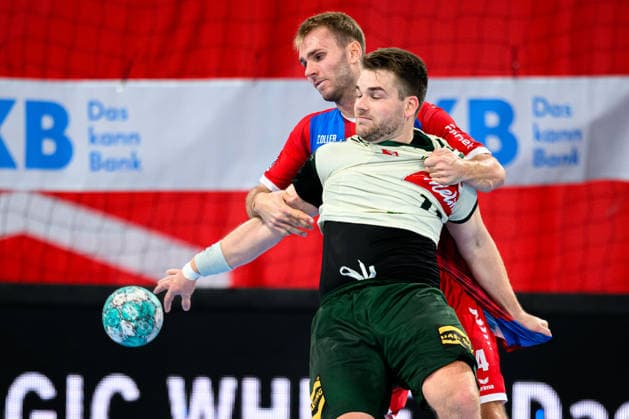 Bietigheim: HBL - 26 27 - DHB-Pokal - SG BBM Bietigheim - GWD Minden v. li. im Zweikampf Mathias Larson (Bietigheim) und Ian Weber (Minden) Bietigheim-Bissingen Egetrans Arena Baden-Württemberg Deutschland