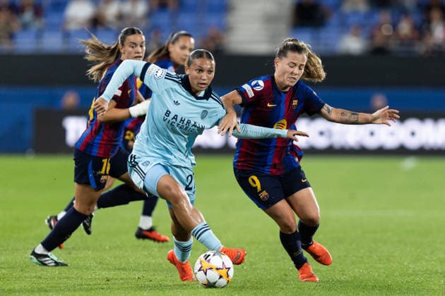 September 23, 2026, Sant Joan Despo, Catalonia, Spain: Claudia Pina of FC Barcelona, Barca and Maeline Mendy of Paris FC challenge for the ball during the UEFA WomenÃ¢â‚¬â ¢s Champions League Matchday 1 match between FC Barcelona and Paris FC at Estadi Johan Cruyff in Sant Joan DespoÂ­, Barcelona, Spain. Sant Joan Despo Spain - ZUMAs316 20260923_znp_s316_030 Copyright: xMartixSeguraxRamonedax