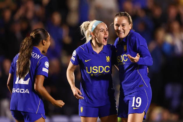 Chelsea v Austria Wien 23 September 2026, London - UEFA Women s Champions League - Chelsea v Austria Wien - Wieke Kaptein of Chelsea celebrates their first goal with Alyssa Thompson of Chelsea and Ellie Carpenter of Chelsea - Photo: Jacques Feeney Offside. London UK Copyright: xJacquesxFeeneyx xOffsidexOffside