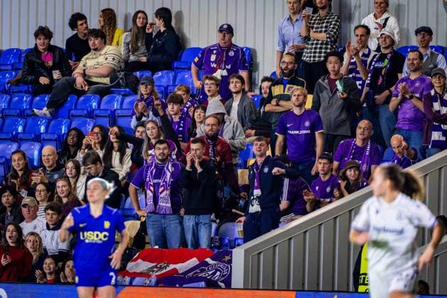 SOCCER - WCL, Chelsea vs A.Wien LONDON,ENGLAND,23.SEP.26 - SOCCER - UEFA Women s Champions League, Chelsea FC vs FK Austria Wien. Image shows the fans of FK Austria Wien.  GEPAxpictures xKevinxHackner