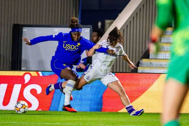 SOCCER - WCL, Chelsea vs A.Wien LONDON,ENGLAND,23.SEP.26 - SOCCER - UEFA Women s Champions League, Chelsea FC vs FK Austria Wien. Image shows Kadeisha Buchanan (Chelsea) and Valentina Poetzl (A.Wien).  GEPAxpictures xKevinxHackner