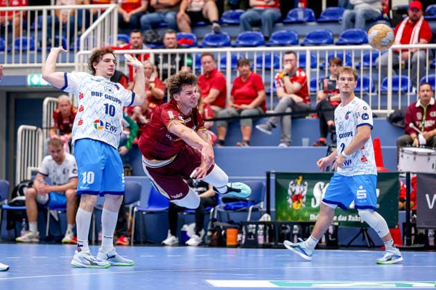 23.09.2026. 2. Runde im DHB Pokal, TuSEM Essen - 1. VfL Potsdam. Felix Göttler (TUSEM Essen 04) wirft den Ball auf das Tor NRW Deutschland