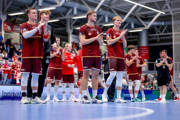 23.09.2026. 2. Runde im DHB Pokal, TuSEM Essen - 1. VfL Potsdam. Enttäuschte Gesichter nach der Niederlage von Essen gegen Potsdam. Max Neuhaus (TUSEM Essen 37) Finn Knaack (TUSEM Essen 12) Alexander Schoss (TUSEM Essen 91) Finley Werschkull (TUSEM Essen 73) enttäuscht Enttäuschung NRW Deutschland