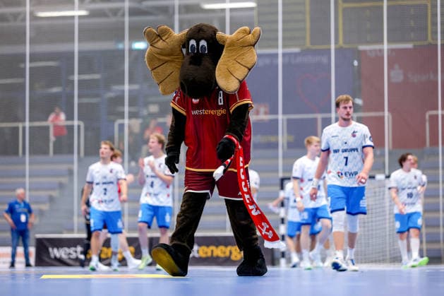 23.09.2026. 2. Runde im DHB Pokal, TuSEM Essen - 1. VfL Potsdam. Enttäuschte Gesichter nach der Niederlage von Essen gegen Potsdam. Maskottchen Elmar der Elche enttäuscht Enttäuschung NRW Deutschland