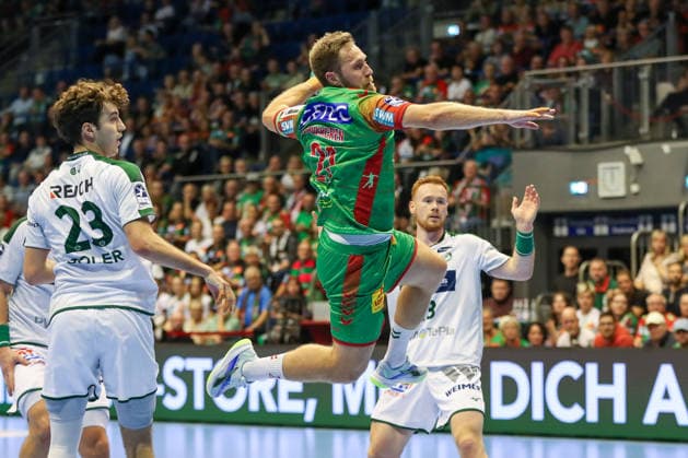 23.09.2026, xgox, Handball - DHB Pokal 2. Runde SC Magdeburg - HSG Wetzlar emspor, v.l. Albin Lagergren (Magdeburg, 21) wirft Tor, Torschuetze, erzielt Tor, Treffer, scores the goal Magdeburg