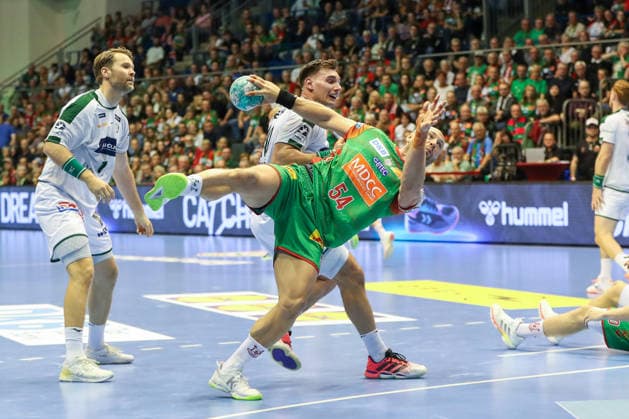 23.09.2026, xgox, Handball - DHB Pokal 2. Runde SC Magdeburg - HSG Wetzlar emspor, v.l. Oscar Bergendahl (Magdeburg, 54) wirft Tor, Torschuetze, erzielt Tor, Treffer, scores the goal Magdeburg
