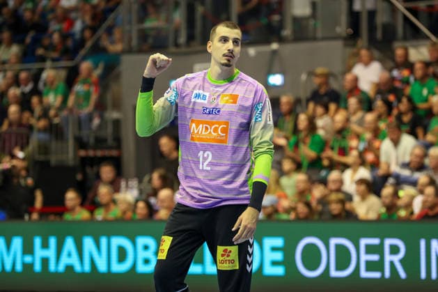 23.09.2026, xgox, Handball - DHB Pokal 2. Runde SC Magdeburg - HSG Wetzlar emspor, v.l. Matej Mandic (Magdeburg, 12) Jubelt ueber gehaltenen Ball, abgewehrt, gehalten, Torhueter Magdeburg
