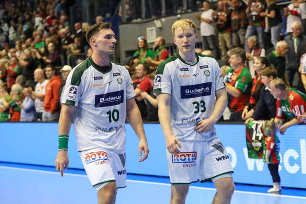 23.09.2026, xgox, Handball - DHB Pokal 2. Runde SC Magdeburg - HSG Wetzlar emspor, v.l. Josip Simic (Wetzlar, 10), Georg Löwen (Wetzlar, 33) enttaeuscht, schaut enttaeuscht, niedergeschlagen, disappointed Magdeburg