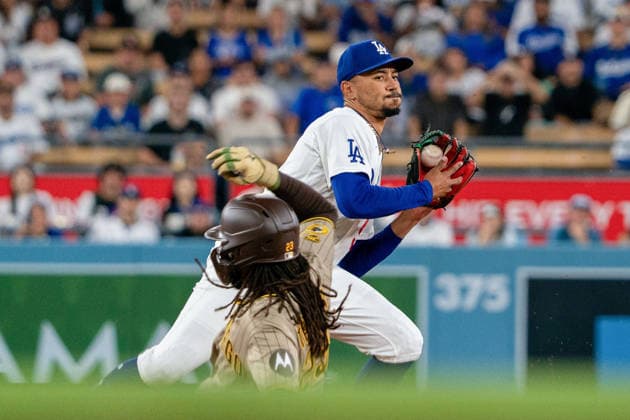 September 24, 2026, Los Angeles, California, USA: Mookie Betts 50 of the Los Angeles Dodgers makes an out on Fernando Tatis Jr 23 of the San Diego Padres during a regular-season MLB, Baseball Herren, USA game on Tuesday September 22, 2026 at Dodger Stadium in Los Angeles, California. Dodgers defeat Padres, 7-0. ENRIQUE GURROLA BNS PI Dodgers Defeat Padres, 7-0 - ZUMAp124 20260924_zaa_p124_001 Copyright: xEnriquexGurrolax