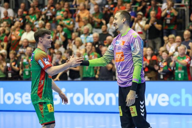 23.09.2026, xgox, Handball - DHB Pokal 2. Runde SC Magdeburg - HSG Wetzlar emspor, v.l. Tim Thielicke (Magdeburg, 8), Matej Mandic (Magdeburg, 12) Jubelt ueber gehaltenen Ball, abgewehrt, gehalten, Torhueter Magdeburg