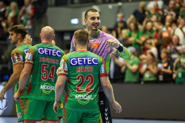 23.09.2026, xgox, Handball - DHB Pokal 2. Runde SC Magdeburg - HSG Wetzlar emspor, v.l. Lukas Mertens (Magdeburg, 22) , Matej Mandic (Magdeburg, 12) Jubel ueber den Sieg, Jubel nach Spielende Magdeburg