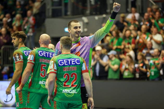 23.09.2026, xgox, Handball - DHB Pokal 2. Runde SC Magdeburg - HSG Wetzlar emspor, v.l. Lukas Mertens (Magdeburg, 22) , Matej Mandic (Magdeburg, 12) Jubel ueber den Sieg, Jubel nach Spielende Magdeburg