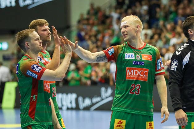 23.09.2026, xgox, Handball - DHB Pokal 2. Runde SC Magdeburg - HSG Wetzlar emspor, v.l. Omar Ingi Magnusson (Magdeburg, 14), Magnus Saugstrup (Magdeburg, 23) Jubel ueber den Sieg, Jubel nach Spielende Magdeburg