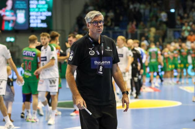 23.09.2026, xgox, Handball - DHB Pokal 2. Runde SC Magdeburg - HSG Wetzlar emspor, v.l. Runar Sigtryggsson (Wetzlar, Trainer) enttaeuscht, schaut enttaeuscht, niedergeschlagen, disappointed Magdeburg