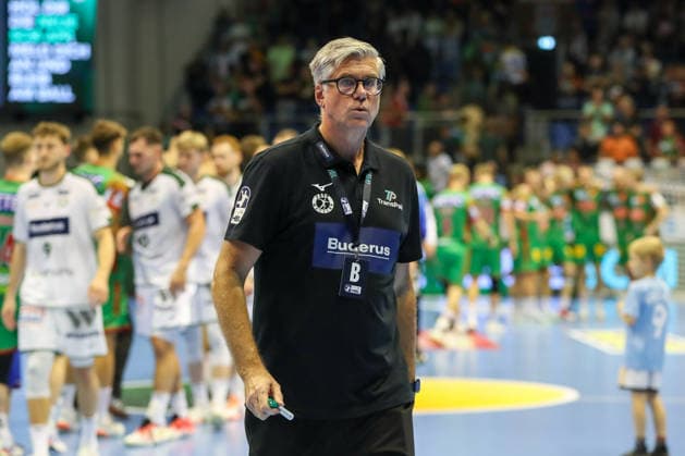 23.09.2026, xgox, Handball - DHB Pokal 2. Runde SC Magdeburg - HSG Wetzlar emspor, v.l. Runar Sigtryggsson (Wetzlar, Trainer) enttaeuscht, schaut enttaeuscht, niedergeschlagen, disappointed Magdeburg