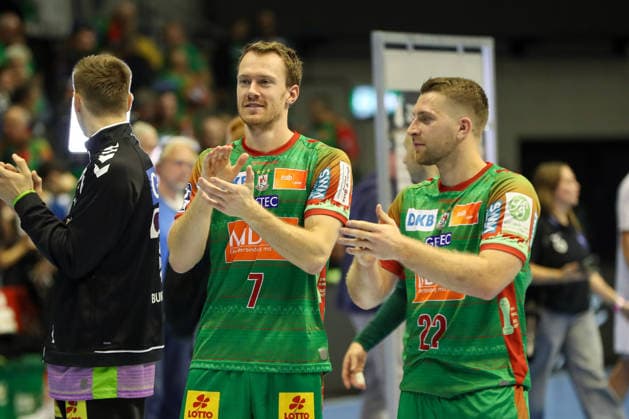 23.09.2026, xgox, Handball - DHB Pokal 2. Runde SC Magdeburg - HSG Wetzlar emspor, v.l. Felix Claar (Magdeburg, 7), Lukas Mertens (Magdeburg, 22) Jubel ueber den Sieg, Jubel nach Spielende Magdeburg