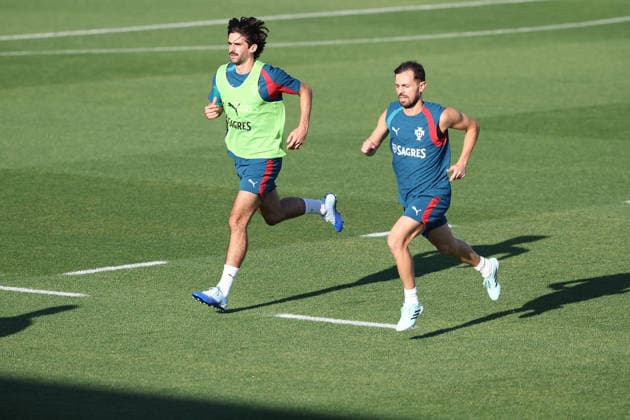 Lisbon, Portugal - September 23: Portugal s head coach Jorge Jesus (Portugal) and Bernardo Silva (Portugal) during the Training Team Portugal before the UEFA Nations League 2026 27 League Phase Matchday 1 match between Portugal and Wales at Estadio Jose Alvalade in Lisbon, Portugal Copyright: HMBxMedia JoaquimxFerreira