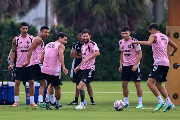 September 23, 2026, Fort Lauderdale, Florida, USA: From (L-R), LUIS SUAREZ (9), CASEMIRO (5), GONZALO LUJAN (2), LIONEL MESSI (10), DAVID AYALA (22), and SERGIO REGUILON (3) of Inter Miami CF are seen during an Inter Miami Training Session ahead of their MLS, Fussball Herren, USA game against Columbus Crew. Soccer 2026: Inter Miami FC Training - ZUMAa257 20260923_zsp_a257_006 Copyright: xChrisxArjoonx