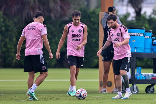 September 23, 2026, Fort Lauderdale, Florida, USA: Inter Miami CF forward LIONEL MESSI (10) and Inter Miami CF defender Sergio ReguiloÂ³n (3) are seen during an Inter Miami Training Session ahead of their MLS, Fussball Herren, USA game against Columbus Crew. Soccer 2026: Inter Miami FC Training  - ZUMAa257 20260923_zsp_a257_015 Copyright: xChrisxArjoonx