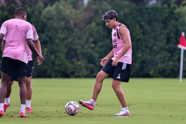 September 23, 2026, Fort Lauderdale, Florida, USA: Inter Miami CF midfielder SANTI MORALES (20) is seen during an Inter Miami Training Session ahead of their MLS, Fussball Herren, USA game against Columbus Crew. Soccer 2026: Inter Miami FC Training  - ZUMAa257 20260923_zsp_a257_018 Copyright: xChrisxArjoonx