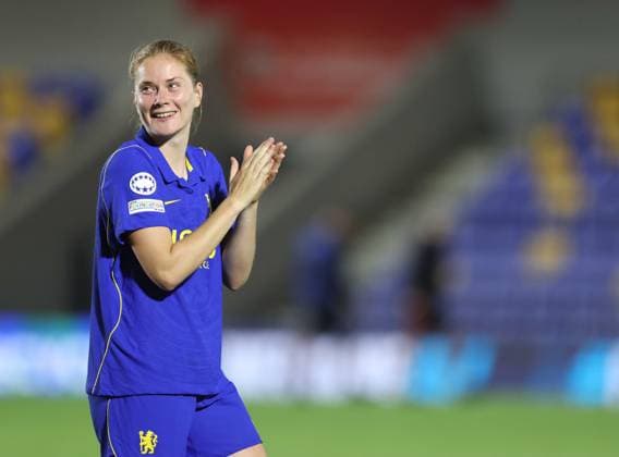UEFA Women’s Champions League - Chelsea Women v Austria Wien Women LONDON, ENGLAND, SEPTEMBER 23: Sjoeke Nusken of Chelsea Women applauds the Chelsea Women fans after the 1-0 victory during The UEFA Women’s Champions League, League Phase match between Chelsea Women v Austria Wien Women at Cherry Red Records Stadium, London, England, on September 23. (Photo by Daniel Weir) London Cherry Red Records Stadium England Copyright: xDanielxWeir SportsxPressxPhotox Sportspressphoto_SPR238461