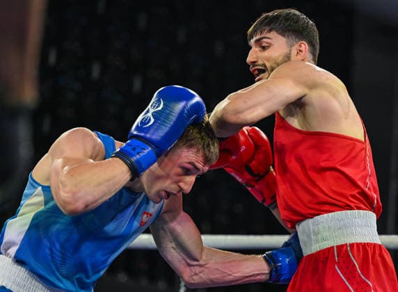2026 European Boxing Elite Championships In Sofia SOFIA, BULGARIA - SEPTEMBER 23: Rami Kiwan (Red) of Bulgaria against Mateusz Urban (Blue) of Poland during their Elite Men s Middleweight Quarterfinal match on Day 7 of the 2026 European Boxing Elite Championships at the Asics Arena Sports Hall in Sofia, Bulgaria, on September 23, 2026. Sofia Bulgaria  Copyright: xArturxWidakx originalFilename:widak-2026euro260923_np7yn.jpg