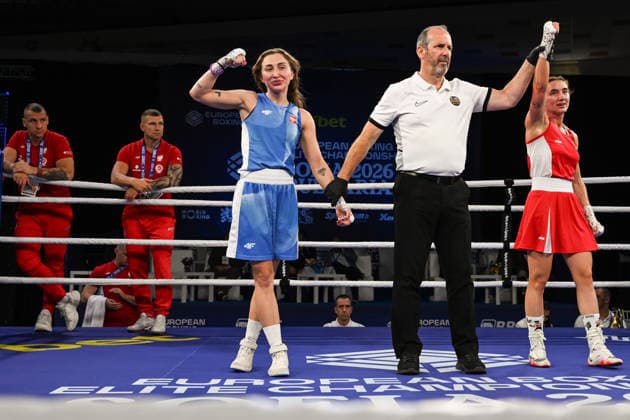 2026 European Boxing Elite Championships In Sofia SOFIA, BULGARIA - SEPTEMBER 23: The referee raises the hand of Iuliia Chumgalakova (Red) of Russia as she is declared the winner by unanimous decision over Angelika Krysztoforska (Blue) of Poland following their Elite Women s 48kg Semifinal match on Day 7 of the 2026 European Boxing Elite Championships at the Asics Arena Sports Hall in Sofia, Bulgaria, on September 23, 2026. Sofia Bulgaria  Copyright: xArturxWidakx originalFilename:widak-2026euro260923_np0SU.jpg