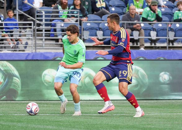 SEATTLE, WA - SEPTEMBER 23: Seattle Sounders FC forward Sebastian Gomez (90) keeps the ball away from Real Salt Lake defender Sam Junqua (29) in the first half during the MLS, Fussball Herren, USA match between Real Salt Lake and Seattle Sounders FC on September 23, 2026 at Lumen Field in Seattle, Washington. (Photo by Leslie Plaza Johnson Icon Sportswire) SOCCER: SEP 23 MLS Seattle Sounders FC vs Real Salt Lake EDITORIAL USE ONLY Icon260923005