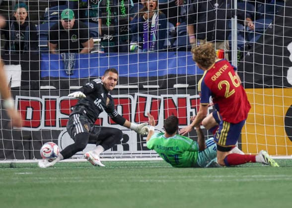 SEATTLE, WA - SEPTEMBER 23: Real Salt Lake goalkeeper Rafael Cabral (1) stops a shot on goal by Seattle Sounders FC midfielder Paul Arriola (17) in the second half during the MLS, Fussball Herren, USA match between Real Salt Lake and Seattle Sounders FC on September 23, 2026 at Lumen Field in Seattle, Washington. (Photo by Leslie Plaza Johnson Icon Sportswire) SOCCER: SEP 23 MLS Seattle Sounders FC vs Real Salt Lake EDITORIAL USE ONLY Icon260923011