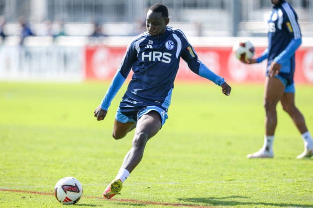 23.09.2026, Fussball, Training des FC Schalke 04. Junior Adamu (FC Schalke 04) Gelsenkirchen Trainingsgelände FC Schalke 04 NRW Deutschland xRHR-FOTO YYx Copyright: RHR-FOTOx RHR-FOTO YY