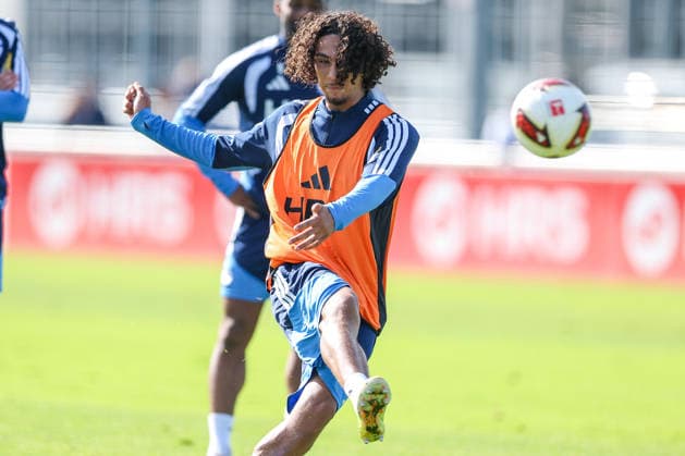 23.09.2026, Fussball, Training des FC Schalke 04. Arian Güzel (U19 FC Schalke 04) Gelsenkirchen Trainingsgelände FC Schalke 04 NRW Deutschland xRHR-FOTO YYx Copyright: RHR-FOTOx RHR-FOTO YY