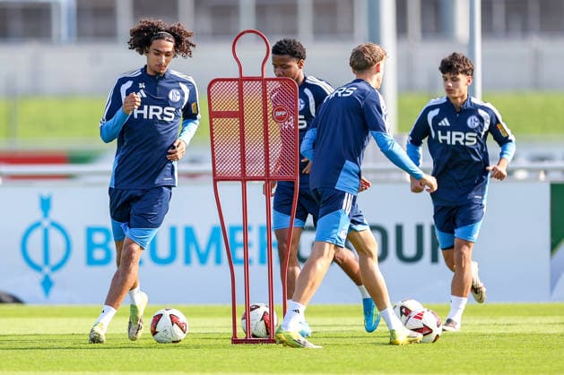 23.09.2026, Fussball, Training des FC Schalke 04. Arian Güzel (U19 FC Schalke 04) Gelsenkirchen Trainingsgelände FC Schalke 04 NRW Deutschland xRHR-FOTO YYx Copyright: RHR-FOTOx RHR-FOTO YY