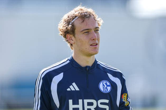 23.09.2026, Fussball, Training des FC Schalke 04. Torwart Max Weiland (FC Schalke 04 U23) Gelsenkirchen Trainingsgelände FC Schalke 04 NRW Deutschland xRHR-FOTO YYx Copyright: RHR-FOTOx RHR-FOTO YY
