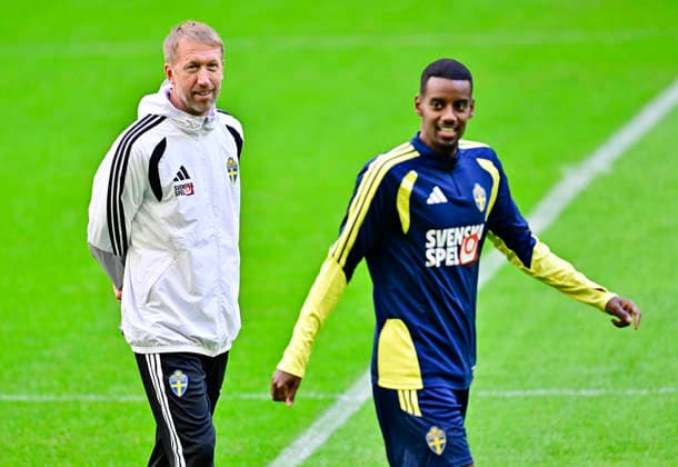 STOCKHOLM 20260924 Alexander Isak och förbundskapten Graham Potter under dagens landslagsträning pa Strawberry Arena inför fredagens inledande gruppspelsmatch i Nations League mot Bosnien-Hercegovina. STOCKHOLM SVERIGE x10030x