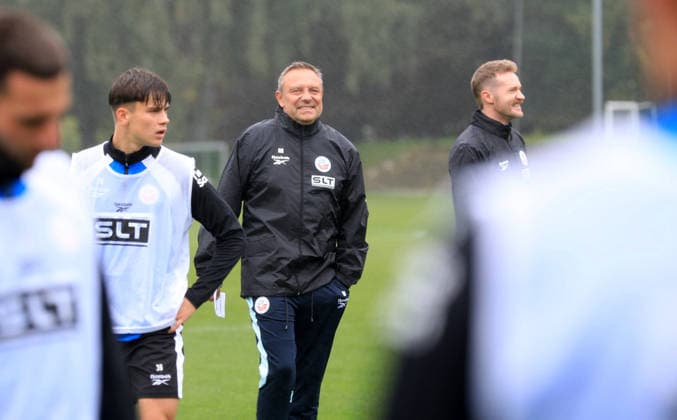 FC Hansa Rostock neue Trainer Rostock, 24.09.2026, Fußball 3.Liga FC Hansa Rostock Vorstellung vom neuen Trainer AndrÃ Breitenreiter beim ersten Training r. Yannic Thiel Co-Trainer FC Hansa Rostock Rostock Ostseestadion Mecklenburg-Vorpommern Deutschland
